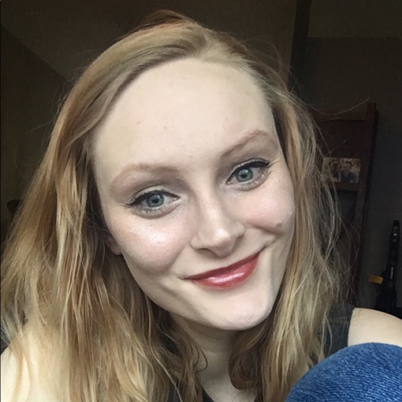 Meet your Posher, Ashlynn - Picture 1 of 1